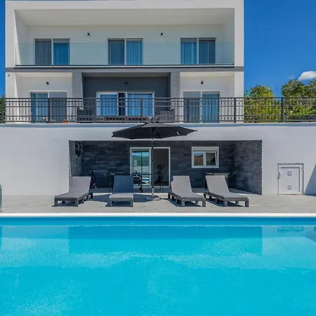 Semesterbostad 4 Bedroom Amazing In