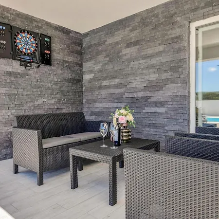 Semesterbostad 4 Bedroom Amazing In Imotski