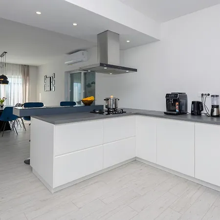 4 Bedroom Amazing In Holiday home Imotski