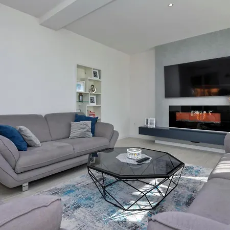 4 Bedroom Amazing In *