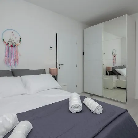 4 Bedroom Amazing In Holiday home Imotski