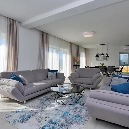 4 Bedroom Amazing In Imotski