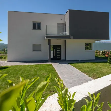 4 Bedroom Amazing In *