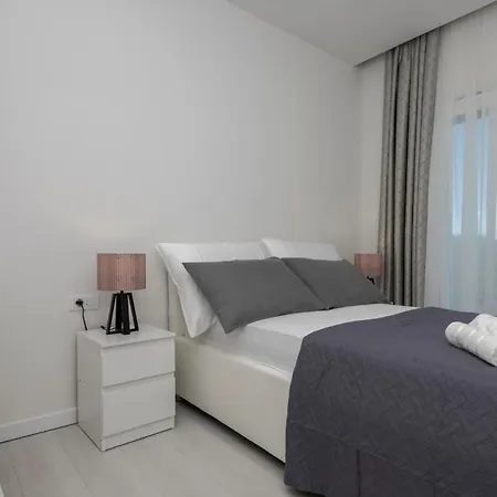 4 Bedroom Amazing In Imotski