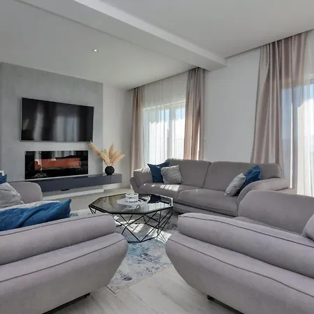 Holiday home 4 Bedroom Amazing In *