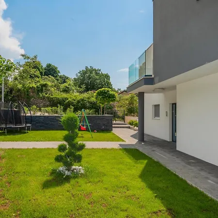 4 Bedroom Amazing In *
