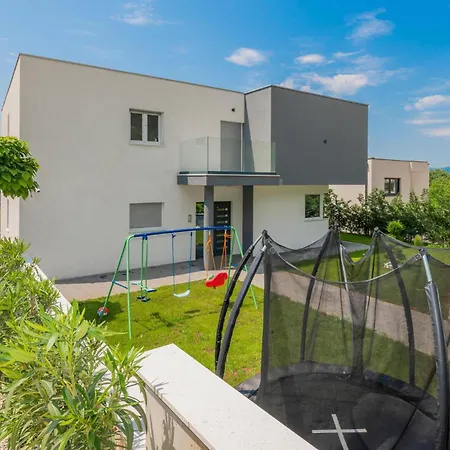 Holiday home 4 Bedroom Amazing In *