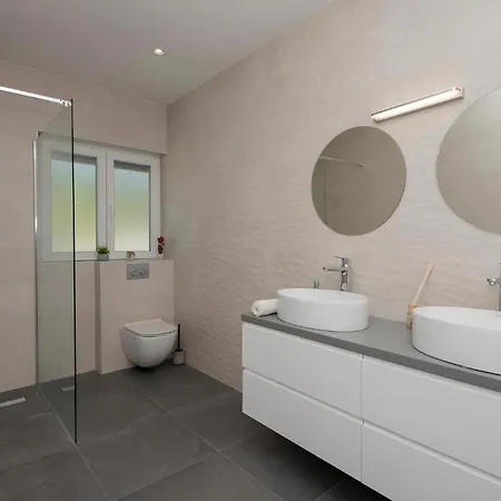 Holiday home 4 Bedroom Amazing In