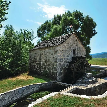 4 Bedroom Amazing In Holiday home Imotski